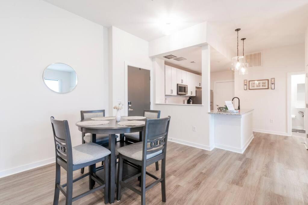 Charming Cozy Apartment With Wi-Fi & Free Parking Charlotte Eksteriør billede