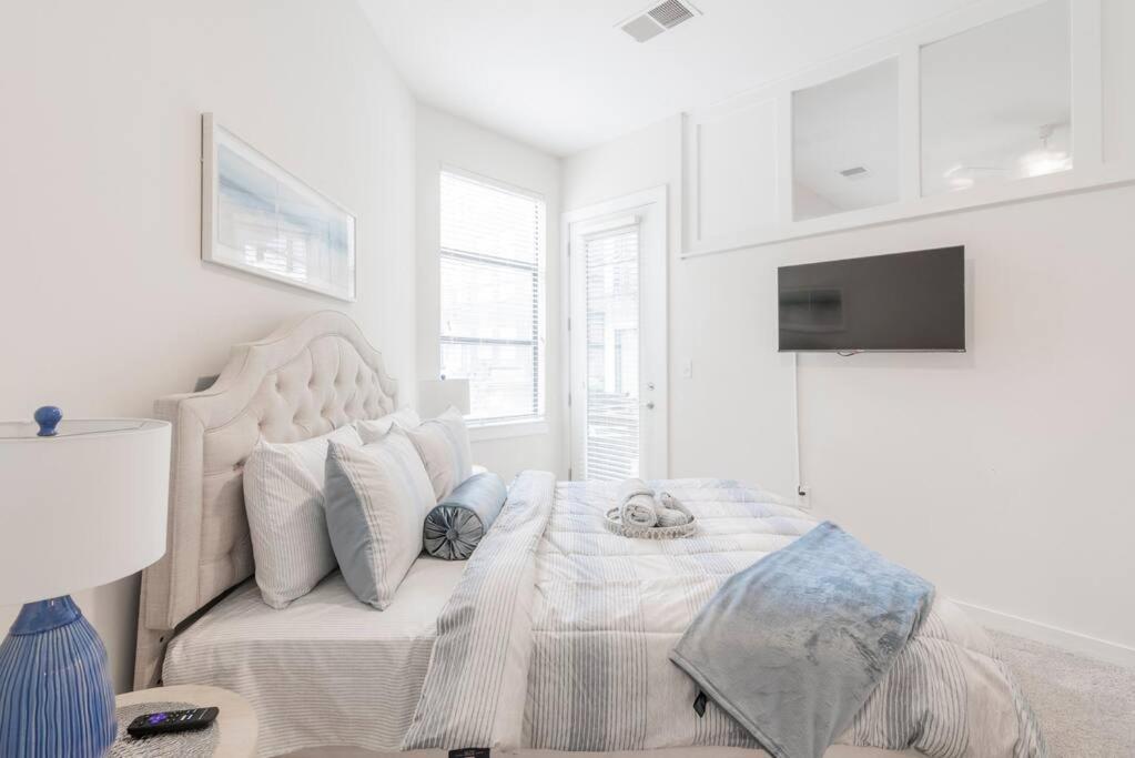 Charming Cozy Apartment With Wi-Fi & Free Parking Charlotte Eksteriør billede