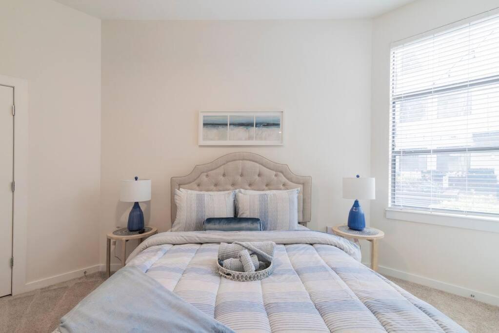 Charming Cozy Apartment With Wi-Fi & Free Parking Charlotte Eksteriør billede