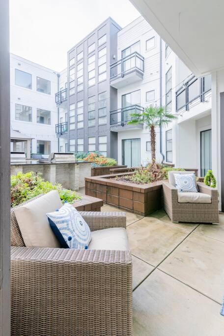 Charming Cozy Apartment With Wi-Fi & Free Parking Charlotte Eksteriør billede