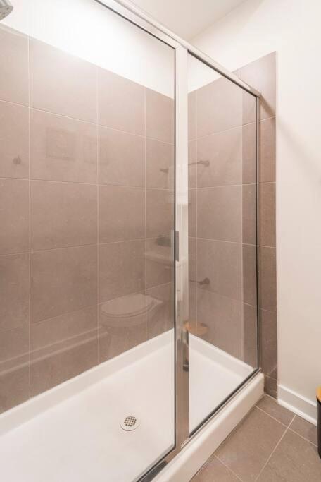 Charming Cozy Apartment With Wi-Fi & Free Parking Charlotte Eksteriør billede