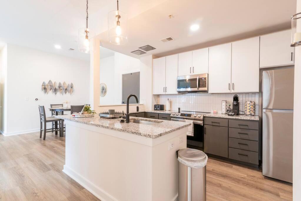 Charming Cozy Apartment With Wi-Fi & Free Parking Charlotte Eksteriør billede