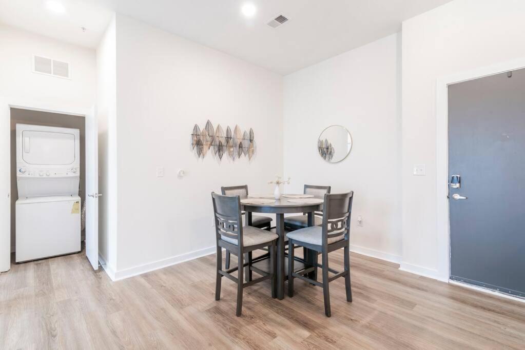 Charming Cozy Apartment With Wi-Fi & Free Parking Charlotte Eksteriør billede